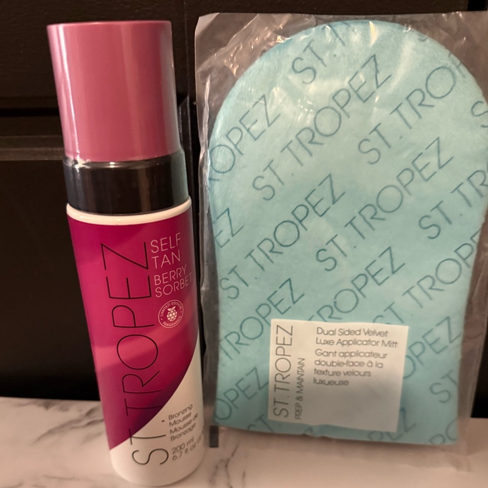 St. Tropez Self-Tan Berry Sorbet Mousse with Mitt - Picture 2 of 2